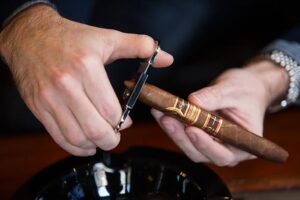 Cách cắt điếu xì gà